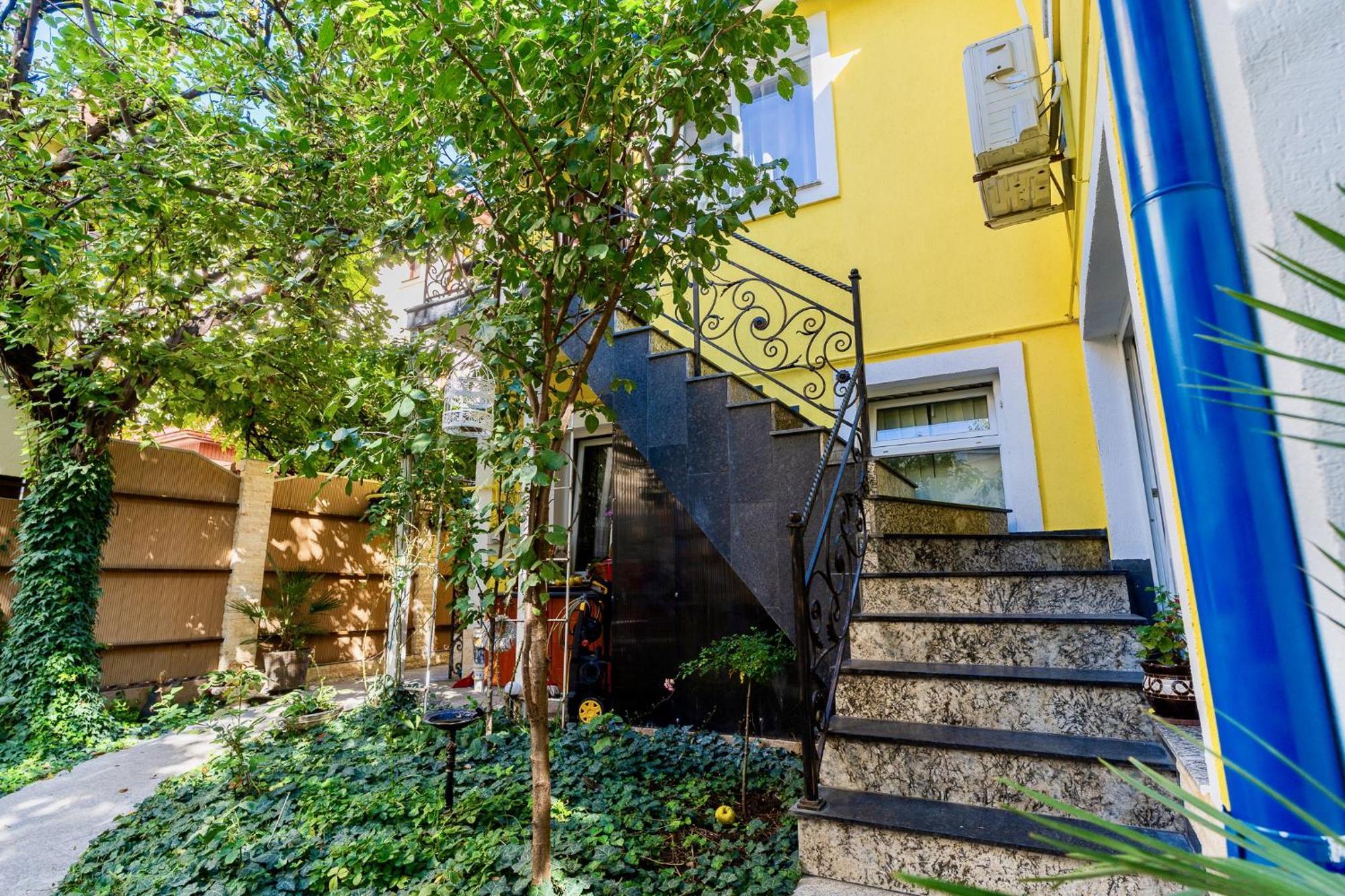Luxurious Villa With Lush Garden And Huge Terrace Near Herastrau Park Bükreş Dış mekan fotoğraf