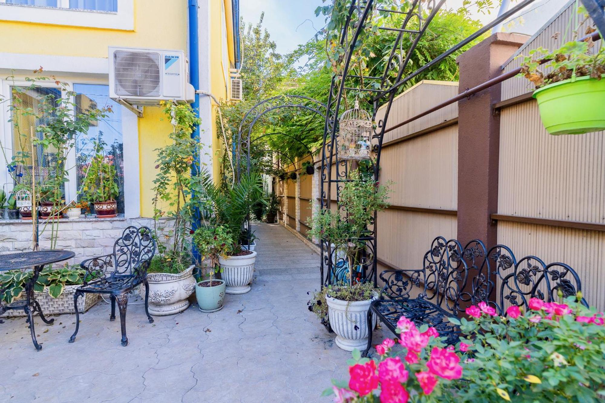 Luxurious Villa With Lush Garden And Huge Terrace Near Herastrau Park Bükreş Dış mekan fotoğraf